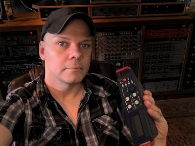 Beals 把 TASCAM 的 DR-701D 錄音機(jī)帶到大型購物中心 - midifan:我們關(guān)注電腦音樂